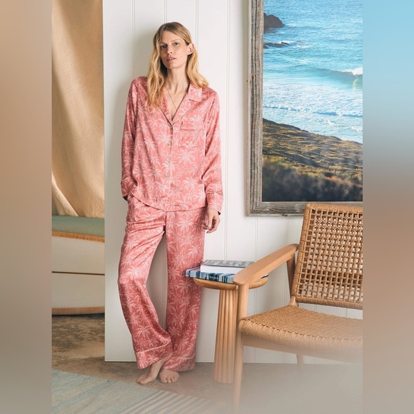 FAHERTY NWOT Sandwashed Silk Pajama Pants in Rose Tropic Trees - Picture 3 of 10